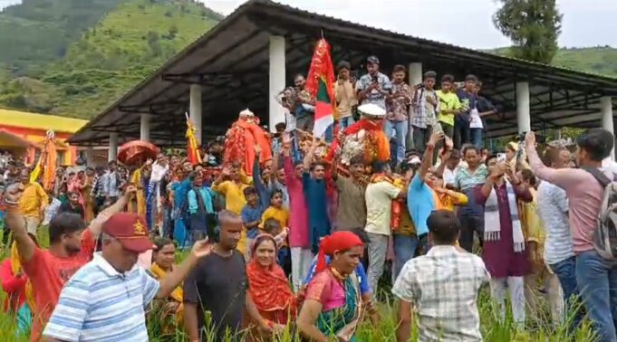 दा की डोली कैलाश को विदा, भावुक हुए श्रद्धालु