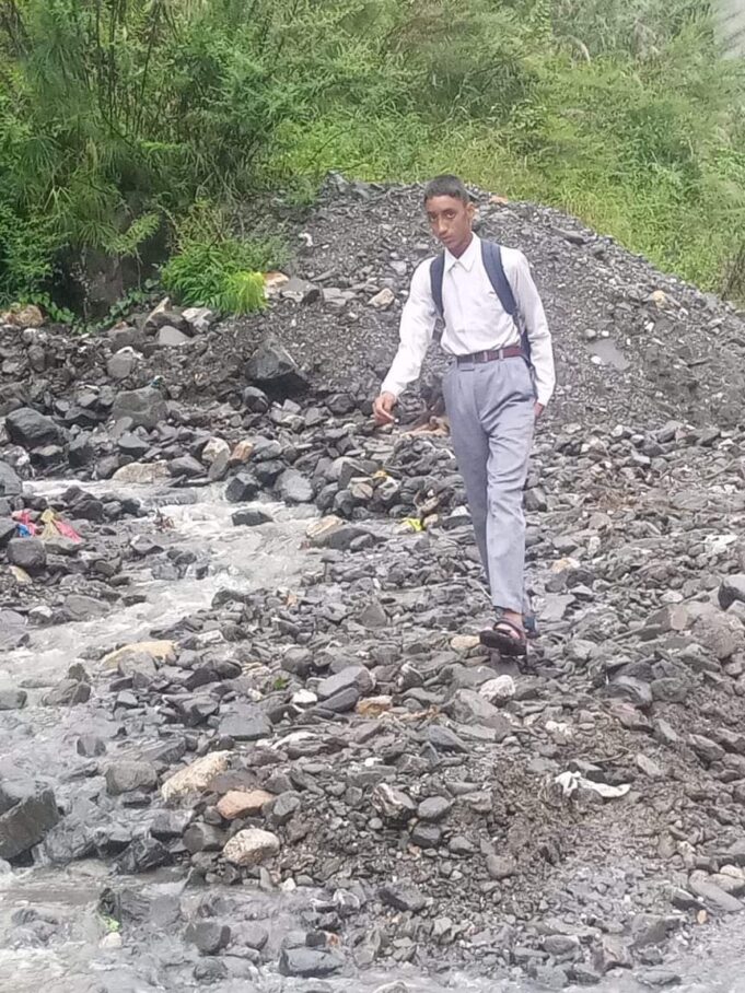 बारिस के चलते बड़ी मुश्किलें