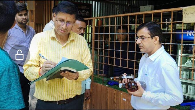 आबकारी विभाग ने 100 से अधिक दुकानों पर मारा छापा, मची हड़कम्प