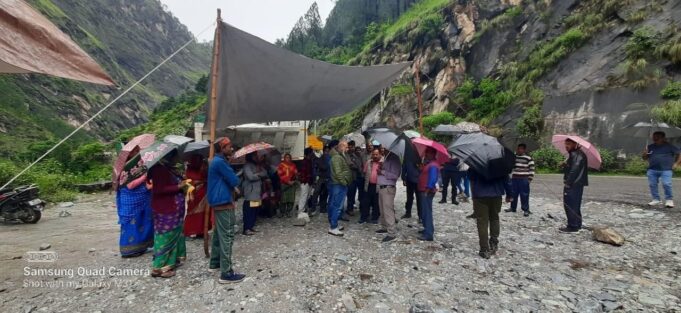 1 महीने से लापता युवक की खोज में दर दर भटक रे माता पिता, लोगों में गुस्सा