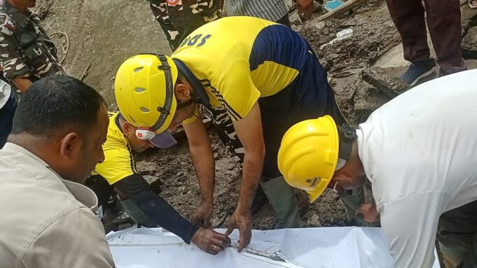 मटियानी गांव में बादल फटने से आया मलबा, SDRF चला रही रेस्क्यू ऑपरेशन