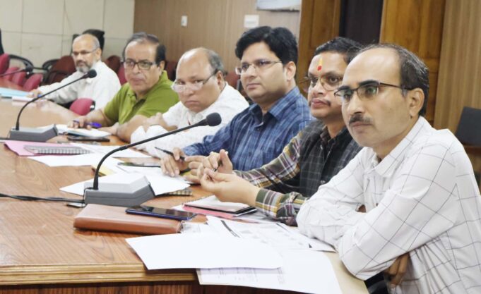जिलाधिकारी ने की जल जीवन मिशन कार्यो की समीक्षा।