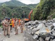 देर रात्रि में हुए हादसे के घटना स्थल का एसपी रुद्रप्रयाग ने किया निरीक्षण