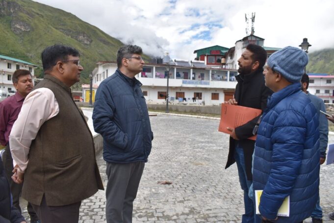 डीएम संदीप तिवारी ने बदरीनाथ मास्टर प्लान कार्यो का स्थलीय निरीक्षण किया। निर्माण कार्यो की प्रगति को लेकर कार्यदायी संस्थाओं से ली जानकारी।