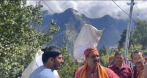 जोशीमठ आंदोलन के दौरान जागा नेता प्रेम,पुतला दहन को लेकर भाजपा कांग्रेस के पदाधिकारी भिड़े