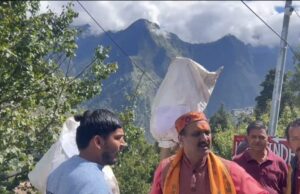 जोशीमठ आंदोलन के दौरान जागा नेता प्रेम,पुतला दहन को लेकर भाजपा कांग्रेस के पदाधिकारी भिड़े