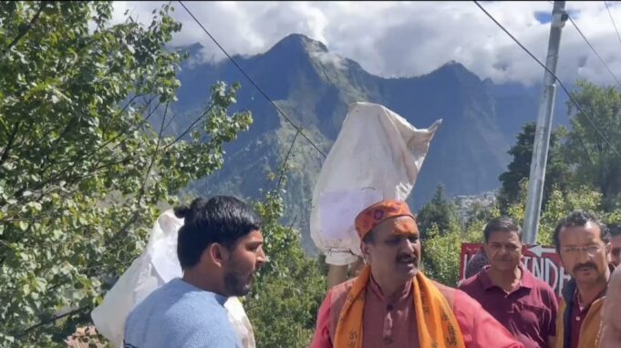 जोशीमठ आंदोलन के दौरान जागा नेता प्रेम,पुतला दहन को लेकर भाजपा कांग्रेस के पदाधिकारी भिड़े