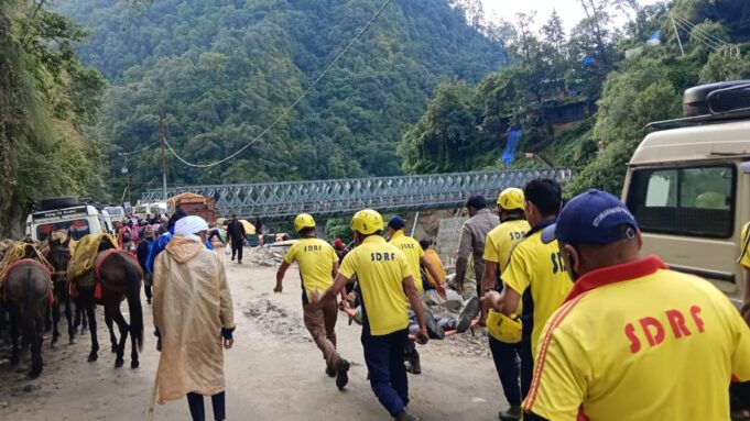 एसडीआरएफ ने सोनप्रयाग में नदी किनारे गिरे व्यक्ति को किया सकुशल रेस्क्यू