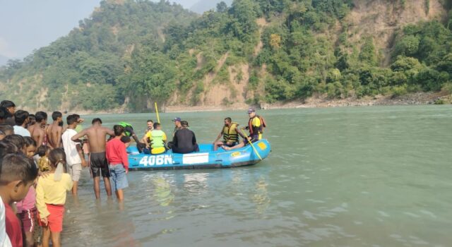 ऋषिकेश- नाव घाट पर डूबी लड़की की खोजबीन में जूटी SDRF