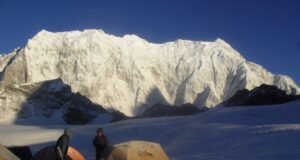 चौखंबा ट्रैक पर गए दो पर्यटक फंसे, आज होगा रेस्क्यू