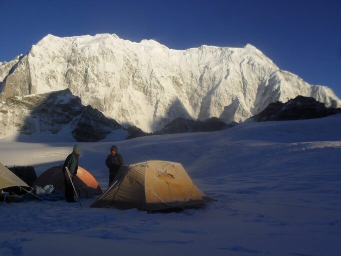 चौखंबा ट्रैक पर गए दो पर्यटक फंसे, आज होगा रेस्क्यू