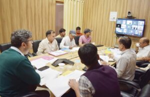 जिलाधिकारी ने ग्राम्य विकास विभाग के अन्तर्गत संचालित योजनाओं की समीक्षा की