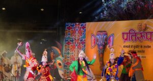 प्रतिरूप समारोह में छाया चमोली का मुखौटा लोकनृत्य