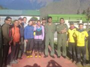 चौखम्भा ट्रैक पर फंसे दोनों पर्वतारोही को सुरक्षित निकाला