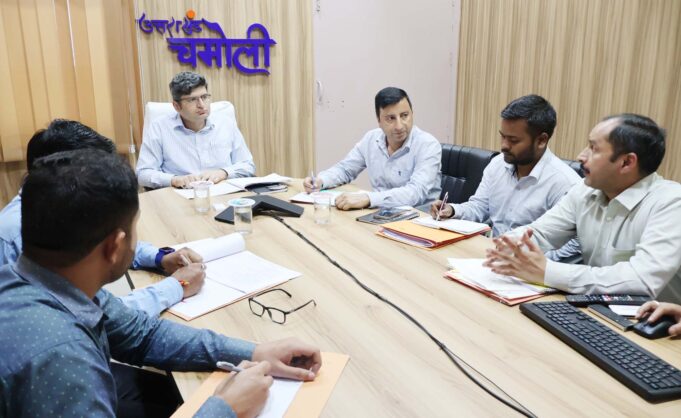 जहां गांव की सड़क बंद है वहां घोडे-खच्चर से पहुंचाया जाए राशन