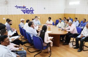 स्वतंत्रता संग्राम सैनानियों के उत्तराधिकारियों की मांगों के समाधान को लेकर जिलाधिकारी ने ली बैठक