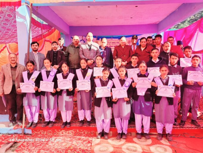 चमोली जिला विधिक सेवा प्राधिकरण ने सलूड-डुंग्रा गांव में लगाया विधिक जागरूकता शिविर।