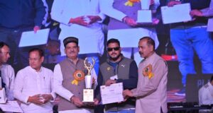 रंगारंग सांस्कृतिक कार्यक्रमों और पुरस्कार वितरण के साथ गौचर मेले का हुआ समापन।