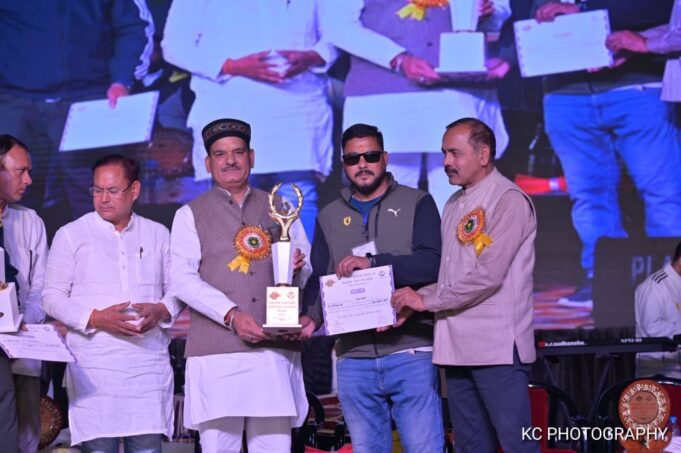 रंगारंग सांस्कृतिक कार्यक्रमों और पुरस्कार वितरण के साथ गौचर मेले का हुआ समापन।