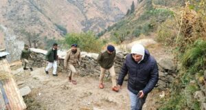 सुभाई गांव जाकर जिलाधिकारी एवं पुलिस अधीक्षक ने सुनी ग्रामीणों की समस्या।