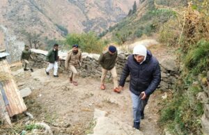 सुभाई गांव जाकर जिलाधिकारी एवं पुलिस अधीक्षक ने सुनी ग्रामीणों की समस्या।