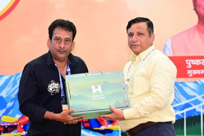 दून विश्वविद्यालय में प्रवासी उत्तराखण्डी सम्मेलन के दौरान उत्तराखण्ड की लोकसंस्कृति