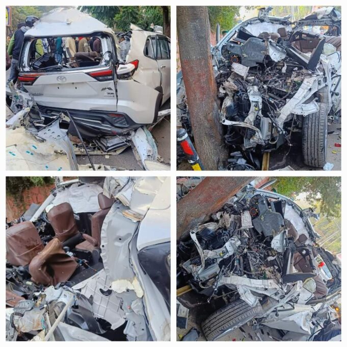भीषण सड़क हादसा,ट्रक की टक्कर से उड़े इनोवा के परखच्चे,6 लोगों की मौत।