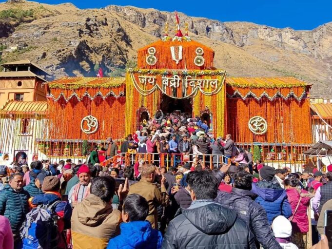 श्री बदरीनाथ धाम के कपाट आज रविवार 17 नवंबर को रात 9 बजकर 7 मिनट पर शीतकाल हेतु बंद हो जायेंगे