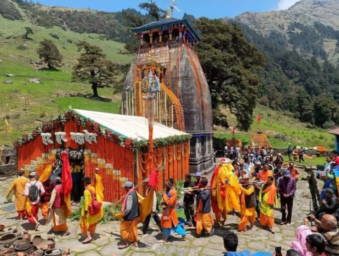 20 नवंबर को होंगे द्वितीय केदार मद्महेश्वर के कपाट बंद, पहुंचे रिकॉर्ड तीर्थयात्री।