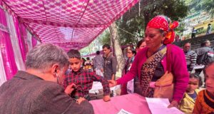 नंदप्रयाग में स्वतन्त्रता संग्राम पत्रकार राधाकृष्णन वैष्णव एवं चन्द्रावती वैष्णव की पुण्यतिथि पर स्वास्थ्य शिविर आयोजित