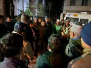 जिलाधिकारी की सवेदनशीलता से शांत हुए आंदोलनकारी