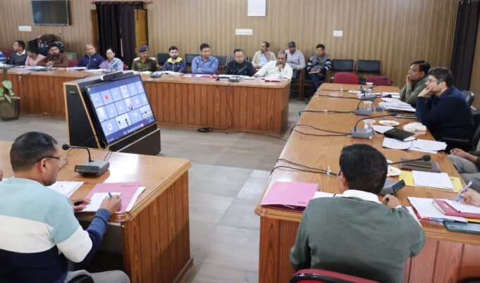 निकाय चुनाव की तैयारियों को लेकर डीएम ने ली सभी नोडल अधिकारियों की बैठक