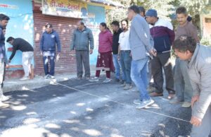 एसडीएम ने किया पीएमजीएसवाई की सड़क अपग्रेडेशन कार्य का निरीक्षण