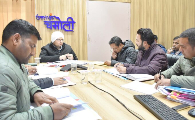 जिलाधिकारी ने गुरुवार को कलेक्ट्रेट सभागार में सभी रेखीय विभागों के कार्यों की समीक्षा की