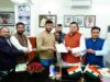प्रमुखों एवम प्रधानों को प्रशासक बनाये जाने की मांग को लेकर प्रतिनिधियों ने सीएम से की मुलाकात
