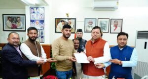 प्रमुखों एवम प्रधानों को प्रशासक बनाये जाने की मांग को लेकर प्रतिनिधियों ने सीएम से की मुलाकात