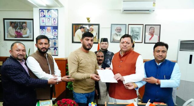 प्रमुखों एवम प्रधानों को प्रशासक बनाये जाने की मांग को लेकर प्रतिनिधियों ने सीएम से की मुलाकात