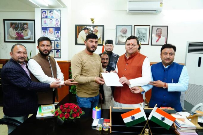 प्रमुखों एवम प्रधानों को प्रशासक बनाये जाने की मांग को लेकर प्रतिनिधियों ने सीएम से की मुलाकात