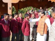 मुख्यमंत्री आवास में सैनिक स्कूल घोड़ाखाल से शैक्षिक भ्रमण के लिए आये विद्यार्थियों ने भेंट की। मुख्यमंत्री ने सभी विद्यार्थियों के उज्ज्वल भविष्य की कामना की