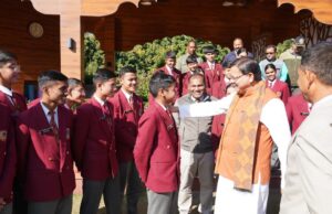मुख्यमंत्री आवास में सैनिक स्कूल घोड़ाखाल से शैक्षिक भ्रमण के लिए आये विद्यार्थियों ने भेंट की। मुख्यमंत्री ने सभी विद्यार्थियों के उज्ज्वल भविष्य की कामना की