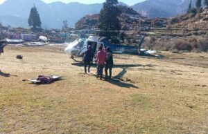 सीएम के सराहनीय प्रयासों से पैरालाइज मरीज हैली एंबुलेंस से पहुंचा अपने दूरस्थ गांव डुमक।