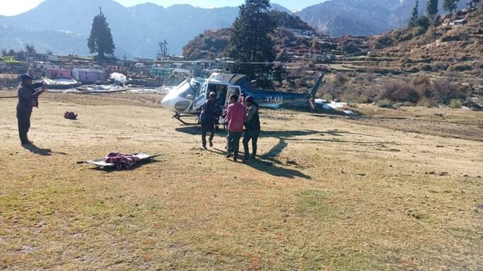 सीएम के सराहनीय प्रयासों से पैरालाइज मरीज हैली एंबुलेंस से पहुंचा अपने दूरस्थ गांव डुमक।