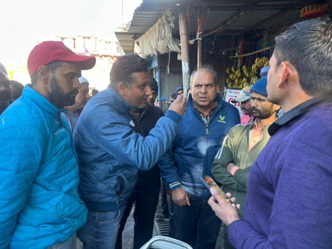 अतिक्रमण हटाने गई नगर पालिका को व्यपारियों के विरोध का करना पड़ा सामना, बेरंग लौटी टीम