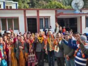 भाजपा प्रत्याशी ने समर्थकों के साथ भरा नामांकन पत्र