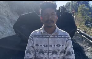 लासी रांगतोंली लासी सरतोली सड़क पर हो रहे डामरीकरण की गुणवत्ता पर ग्रामीणों ने उठाये सवाल