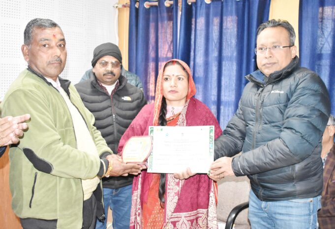 सर्वश्रेष्ठ सार्वजनिक एवं व्यक्तिगत शौचालय प्रतियोगिता के विजेताओं को जिला स्तर पर किया गया सम्मानित।