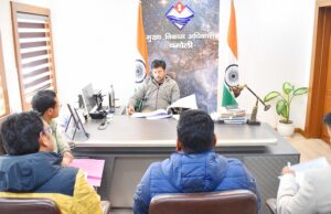 मुख्य विकास अधिकारी नंदन कुमार ने पीएमजीएसवाई के अन्तर्गत सडक निर्माण कार्यों ली समीक्षा बैठक