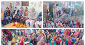 पूर्व मुख्यमंत्री तीरथ सिंह रावत के साथ विधायक अनिल नौटियाल व भरत सिंह चौधरी ने मांगें गौचर में अध्यक्ष सहित सभासद पद के प्रत्याशीयों के लिए वोट