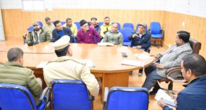 चारधाम यात्रा को लेकर जिला प्रशासन ने स्टेक होल्डर्स के साथ की बैठक