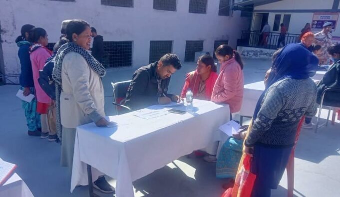 सीएचसी ज्योतिर्मठ में हुआ आयुष्मान आरोग्य विशेषज्ञ हेल्थ मेले का आयोजन